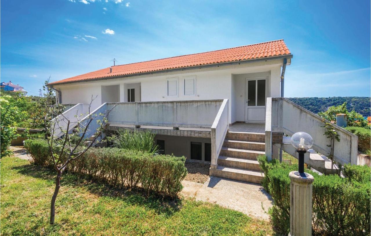 1 Bedroom Amazing Apartment In Kampor Exterior foto